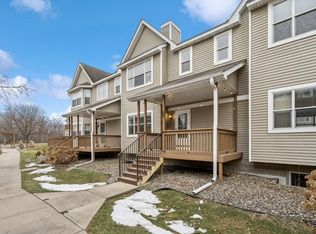 22 River Bend Pl, Chaska, MN 55318