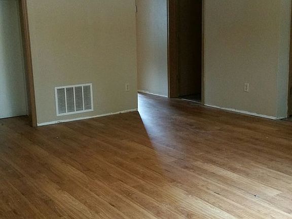 5th image of 3017-3037 Viking Dr #2