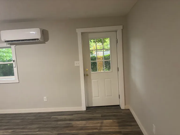 731 Berry St NE — Photo 13