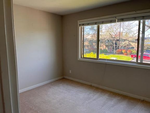 5th image of 3834 175th Ave NE Unit E