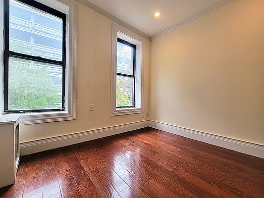 1st image of 26 E 105th St #2Z
