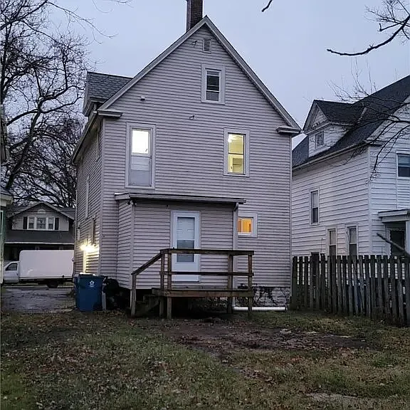 1118 W 8th St — Photo 17