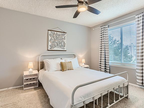 4th image of 1070 Ridgeglen Way