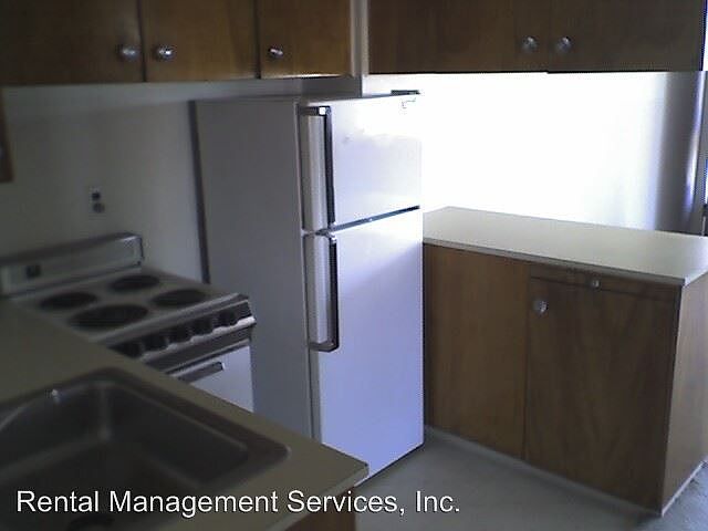 2nd image of 6540 NE Glisan St