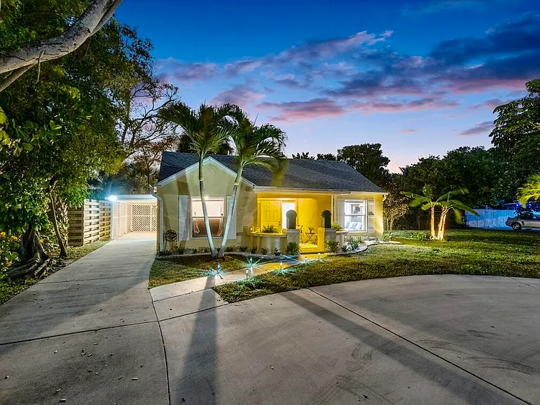 727 S Lake Dr — Photo 3