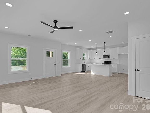 5th image of 4629 Graybirch Dr