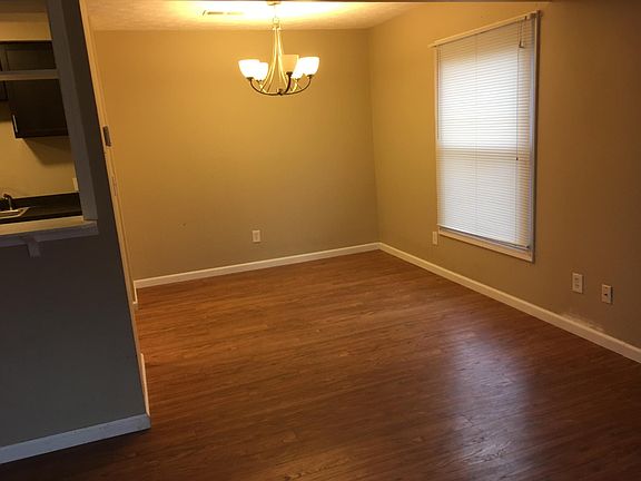 5th image of 611 Canterbury Ln