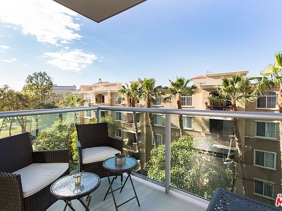 4th image of 13700 Marina Pointe Dr Unit 406