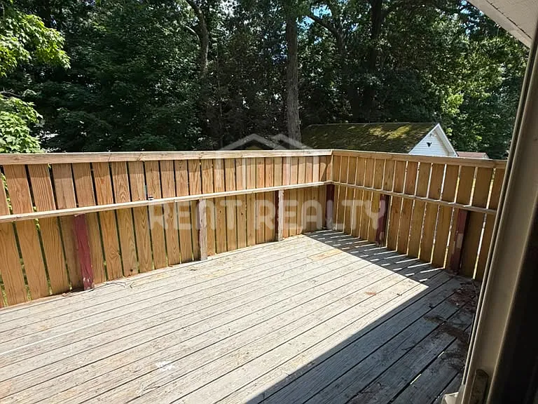 12 Round Lake Ave — Photo 9