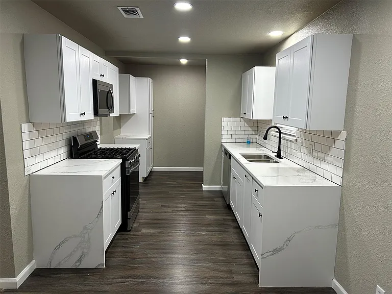 220 N Bernice Dr — Photo 23