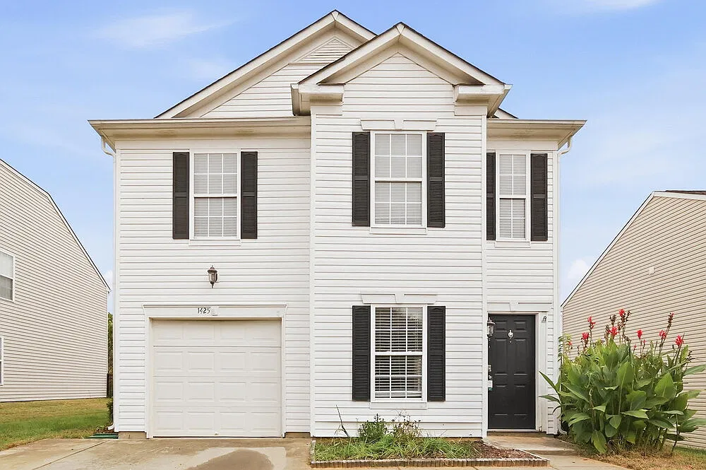 3 bed, 2.5 bath, 2088 sqft, $2,040 — Photo 1