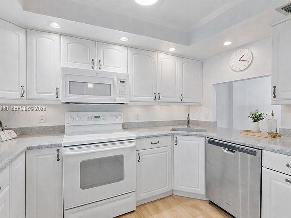 4th image of 109 Royal Park Dr APT 2F