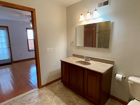 2121 Carpenter St #1 — Photo 10