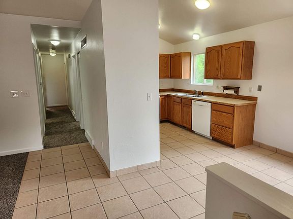4th image of 525 N Diamond Ave