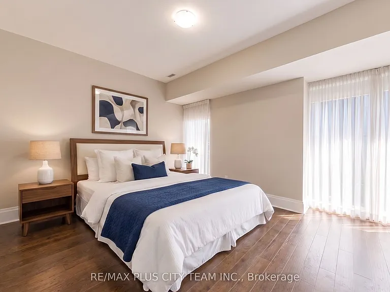 29 Queens Quay E #Townhouse 122 — Photo 9
