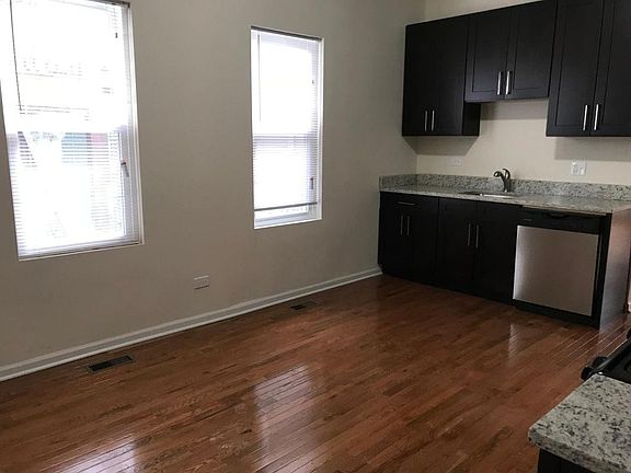 2nd image of 1518 W Pearson St #1