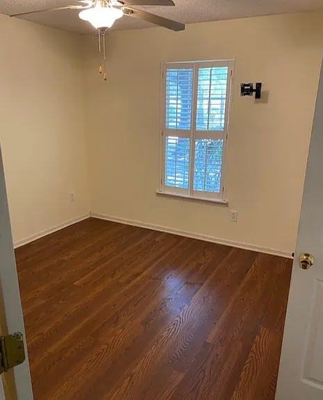 1490 Amanda Park Ln — Photo 10