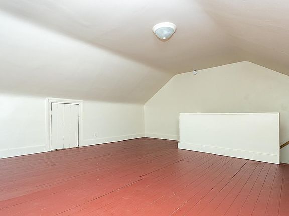 5th image of 303 Glasgow St
