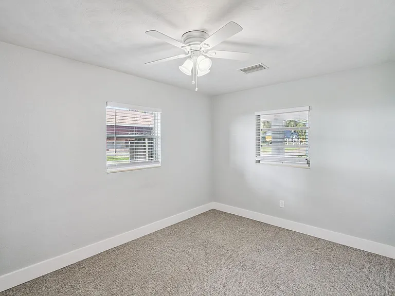 5723 E Harbor Dr — Photo 7