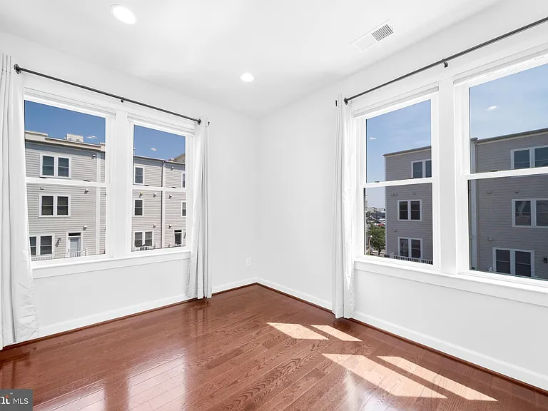 1121 S Lincoln St — Photo 36