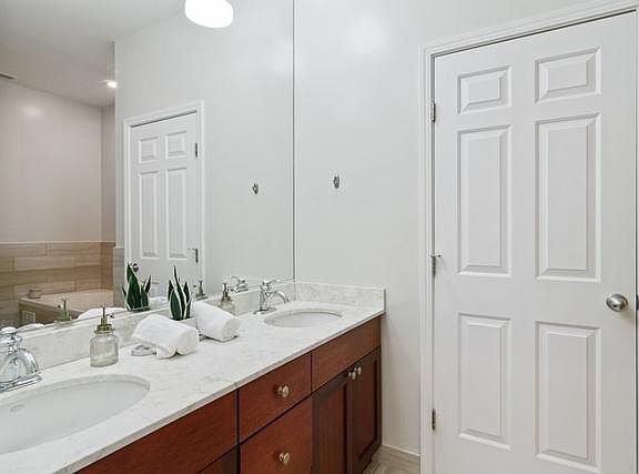 3rd image of 810 N Wolcott Ave APT 3A