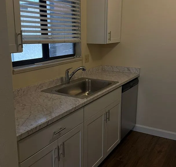 3233 Lakeside Dr #102 — Photo 5