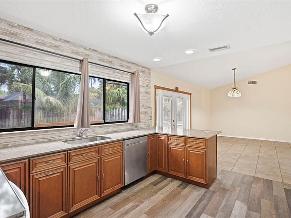 5th image of 5005 SW 87th Avenue
