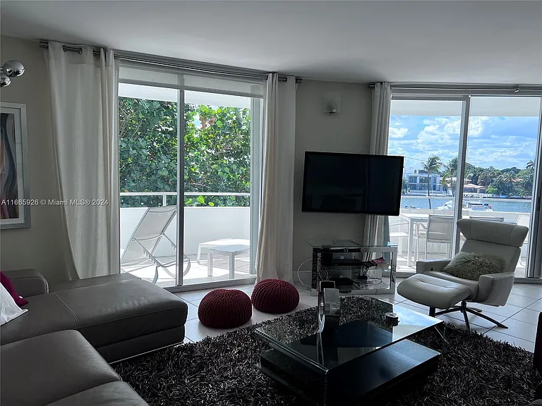 5161 Collins Ave #405 — Photo 13