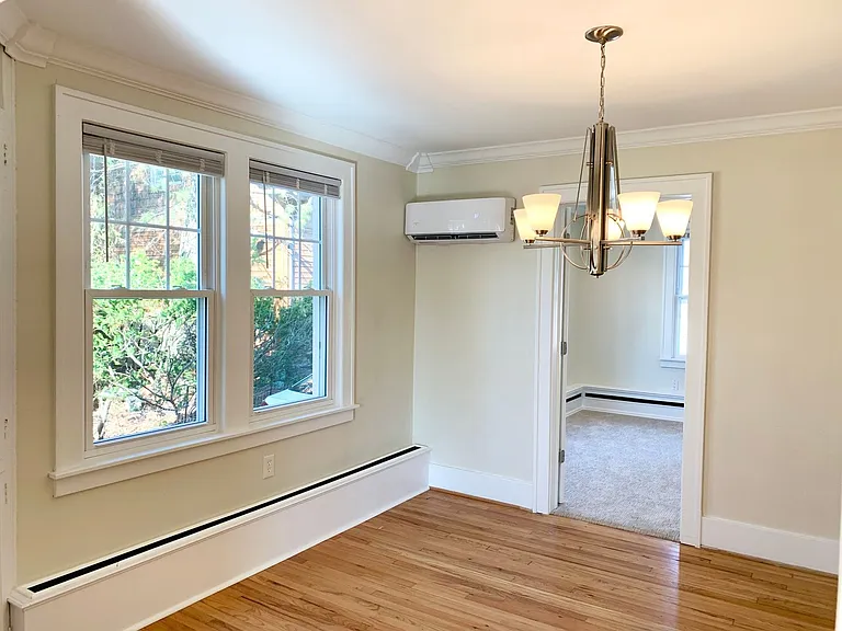 156 N Worth St — Photo 5