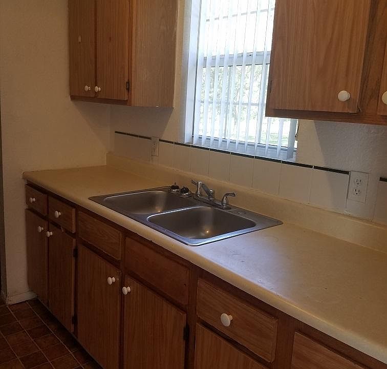 2nd image of 210 W 16th St