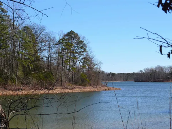 66 Point Place Rd, Hartwell, GA 30643