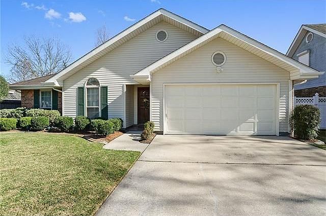 1st image of 369 Longwood Dr