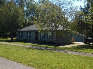 5700 Wooded Lake Dr, Louisville, KY 40299