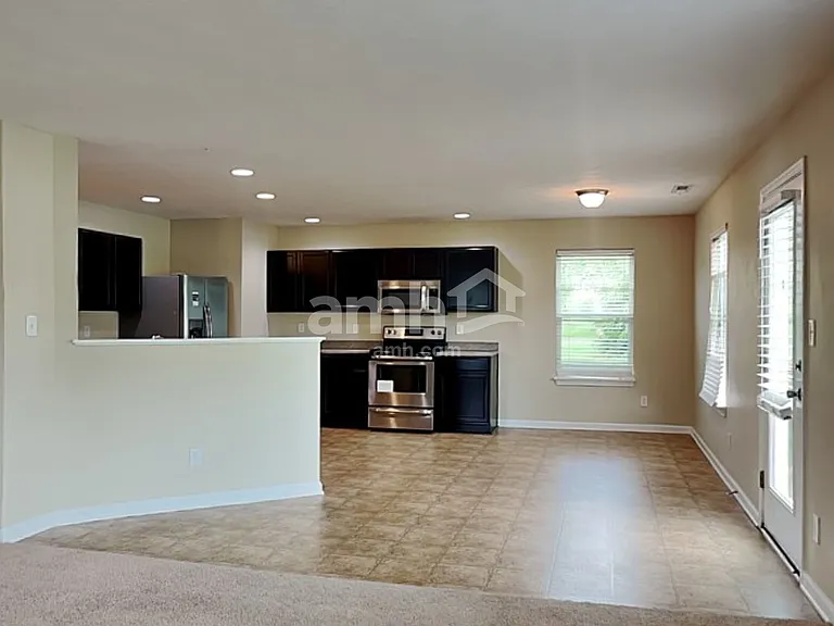7161 Lakeland Trails Blvd — Photo 4