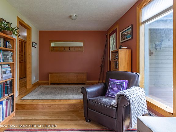 5th image of 1235 W Angus Dr