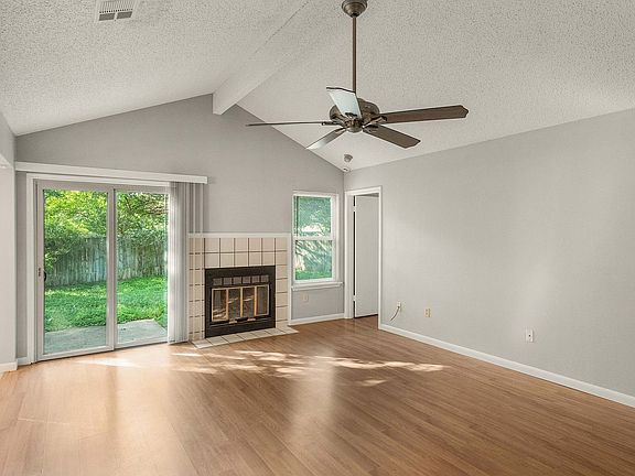 4th image of 11931 Rosethorn Dr