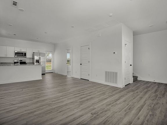 5th image of 901 States Ave