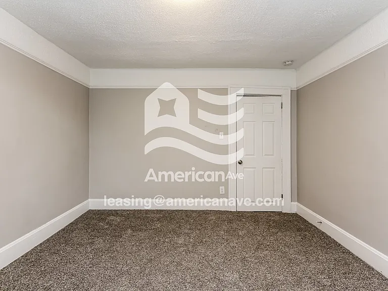 1594688_007_bedroom_12700357.jpg