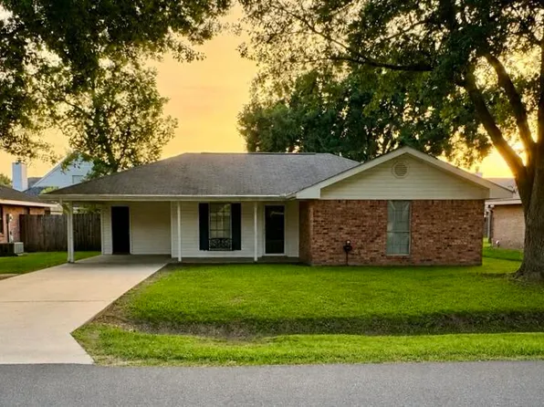130 Marietta Dr, Youngsville, LA 70592