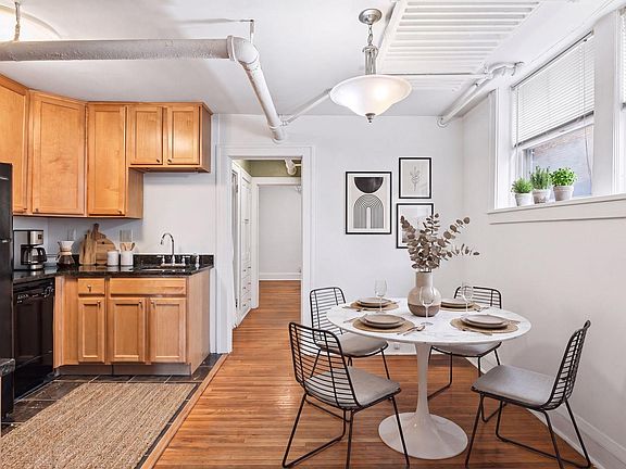 3rd image of 522 Ridgewood Ave APT 9