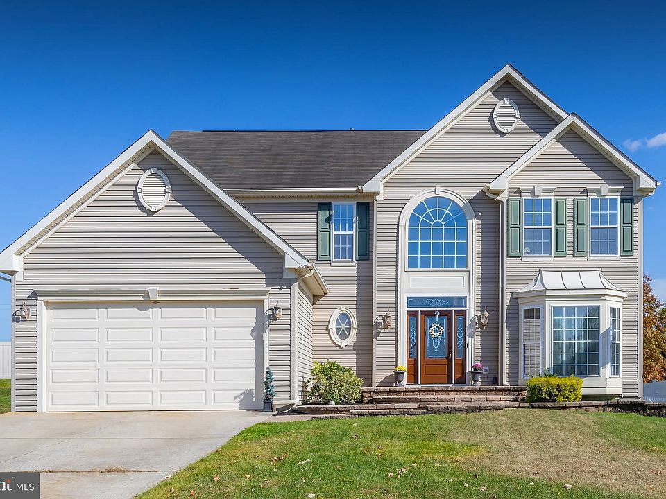 1st image of 740 Sherwood Dr