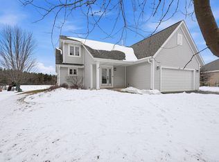 307 Scuppernong CIRCLE, Dousman, WI 53118