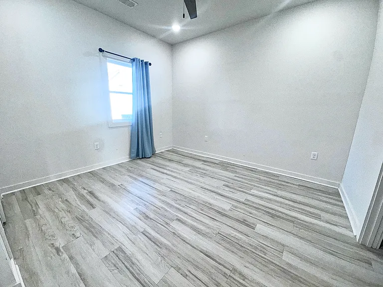 2105 Clark St #A — Photo 12