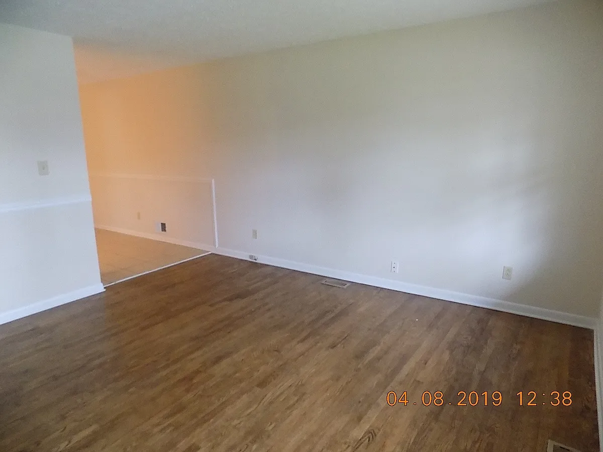 Building Photo - 624 Hi Crest Dr