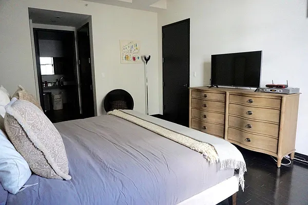 Rented by Keller Williams NYC | media 16