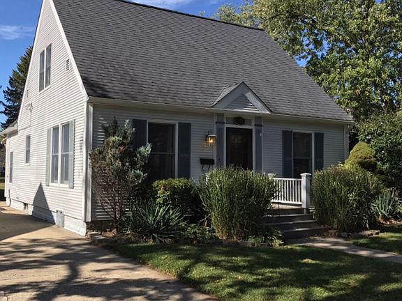 2nd image of 319 N Maiden Ln