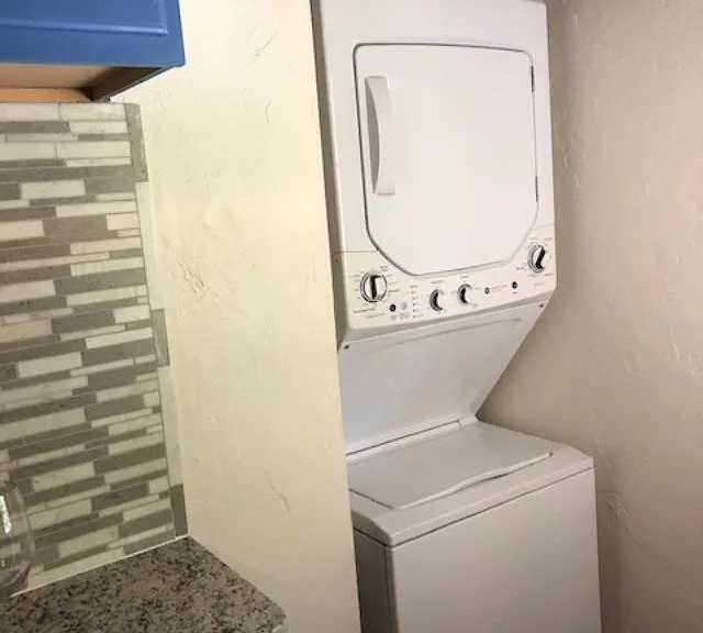 306 Ash St — Photo 9