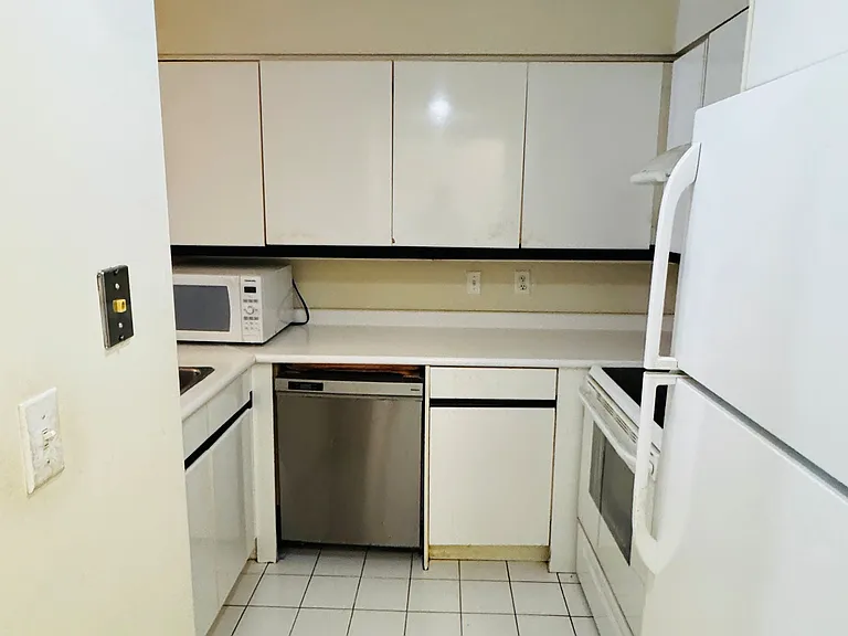 7 Carlton St #1101 — Photo 8