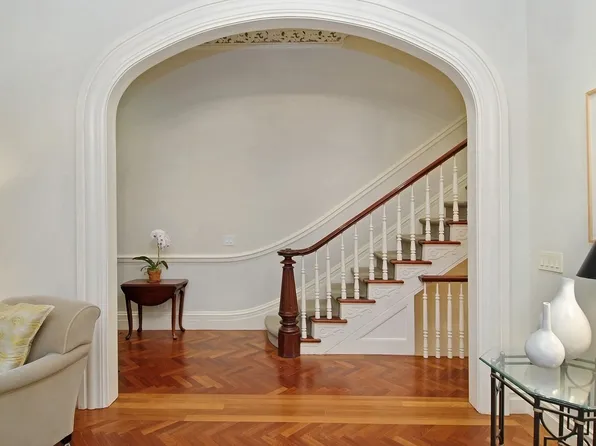 333 East 18th Street image 1 of 6