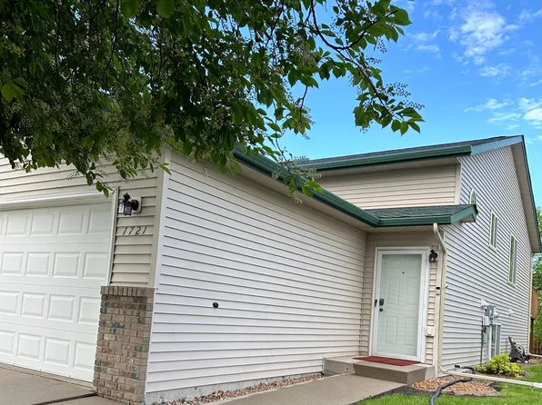 1721 49th St S, Fargo, ND 58103